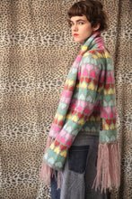 Carica l&#39;immagine nel visualizzatore di Gallery, Rainbow Heart Sciarpa in maglia jacquard